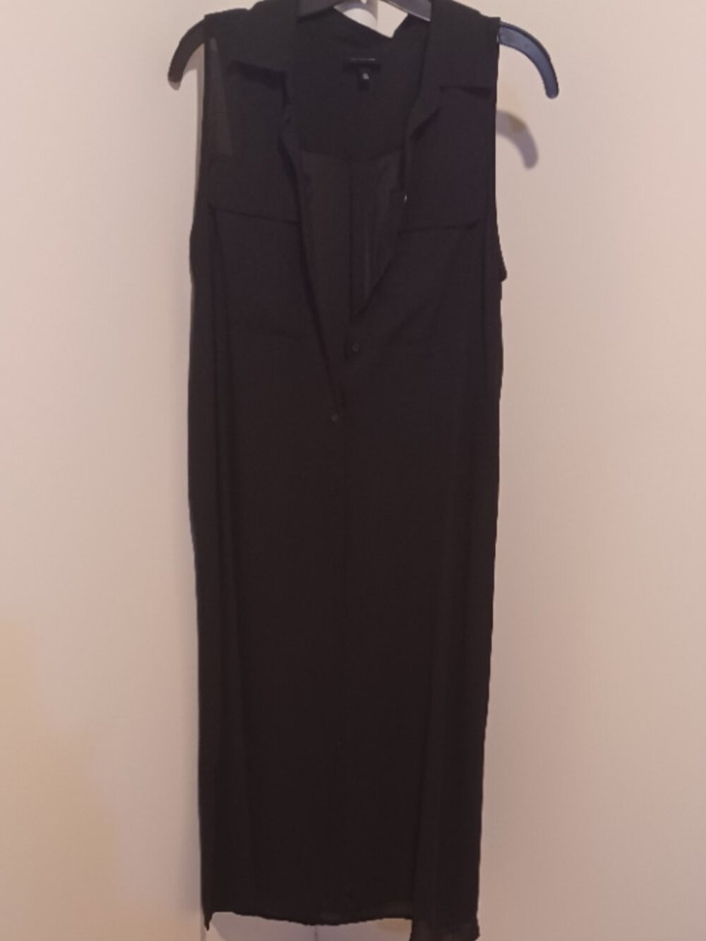 WhoWhatWear Long Black Poly Sleeveless Duster Collared Pockets Buttons Slits M